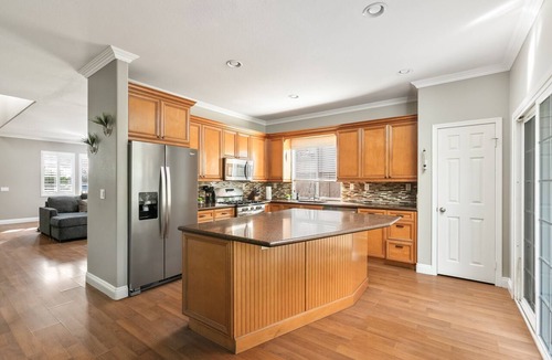North Valley House | Cinema & Surf: Spacious 5BR Home 20 Mins to Coast