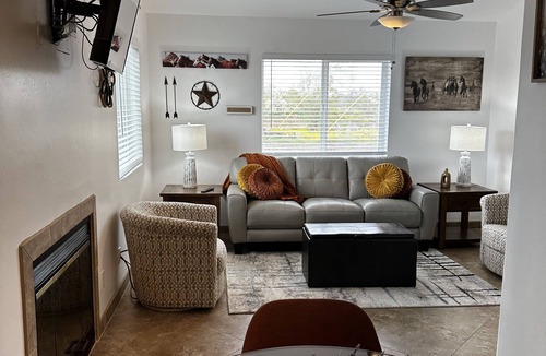 New River House | Circle Mountain Ranch at the trail head with horse motel