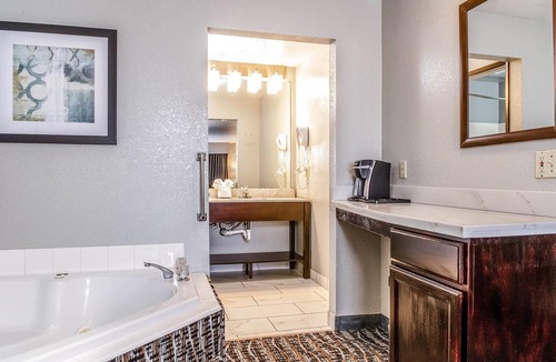Eureka Hotel | Clarion Hotel By Humboldt Bay