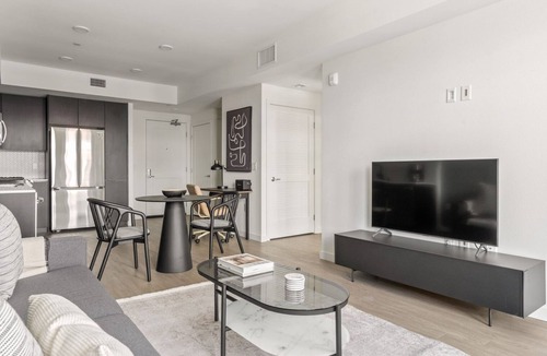 Emeryville Apartment | Classic Emeryville 1BR w/Pool, Gym & W/D, walk to Safeway, by Blueground