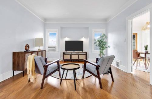 Wilshire House | Classic Home Near Downtown & Hollywood