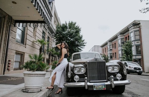 Goose Hollow Apartment | Classic Locale, ADA Glamour in Central Portland
