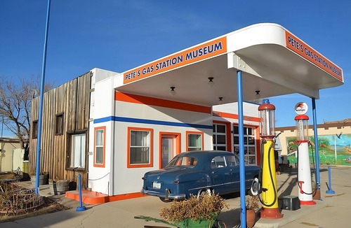 Williams House | Classic Route 66 Lodging with Free Breakfast & Parking, Bearizona Wildlife Park!