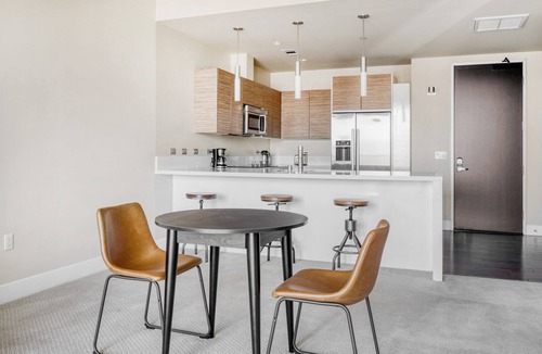 The Villas Apartment | Classic Santana Row 1BR w/Gym & Lounge, highway access, by Blueground