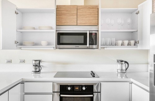 The Villas Apartment | Classic Santana Row 1BR w/Gym & Lounge, highway access, by Blueground