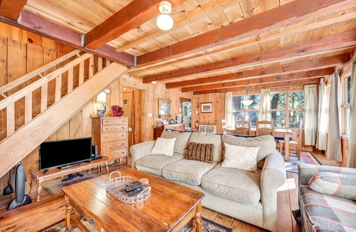 McKinney Estates House | Classic Tahoe Cabin~Hot Tub~Minutes to Lake~PetsOK