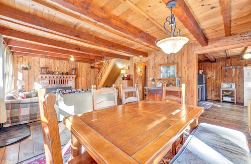 McKinney Estates House | Classic Tahoe Cabin~Hot Tub~Minutes to Lake~PetsOK