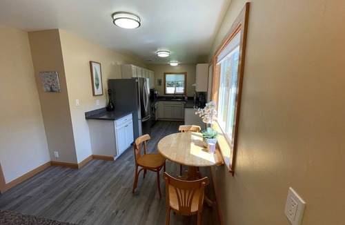 Myrtletown House | Clean and Bright Cottage, 3 bedroom with Game Room and Laundry! Big fenced yard.