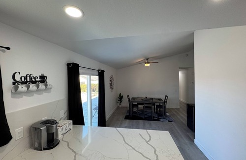 Hesperia House | Clean and Modern 4 Bedroom vacation home