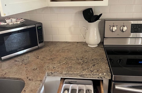 Raisin House | Clean Country Home. 3 bedroom home in a quiet side of Fresno close to amenities.