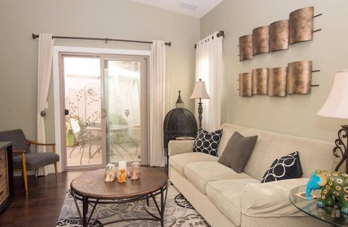 Newhall House | CLEAN FURNISHED PRIVATE ROOM - NEAR PUBLIC TRANSIT
