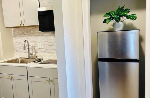 Kerns Apartment | Clean, modern and cozy studio close from Intel and Amazon