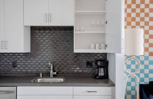 University Heights Apartment | Clean University Heights 1BR w/Courtyard, nr Restaurants, by Blueground