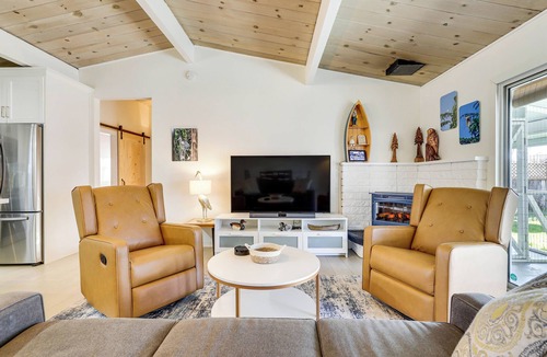 Lakeport House | Clear Lake Gem on Canal w/Dock: Dogs Welcome!