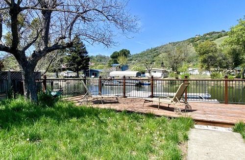 Wilbur Springs House | Clearlake Canal Front Home, Dog-friendly & Sauna