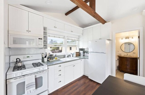 Townsite Apartment | Clementine Crush, Unit 2 | Spacious Studio