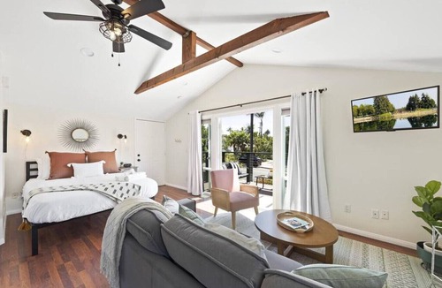 Townsite Apartment | Clementine Crush, Unit 2 | Spacious Studio