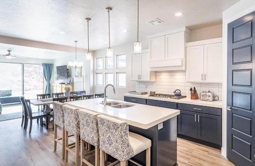 St. George House | Cliffside Retreat