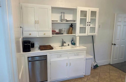 Middletown Apartment | Close to Airport | Walk to Restaurants