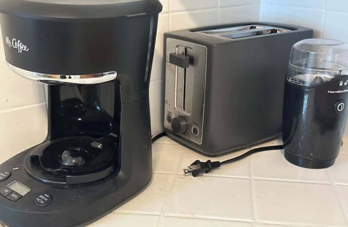 Middletown Apartment | Close to Airport | Walk to Restaurants