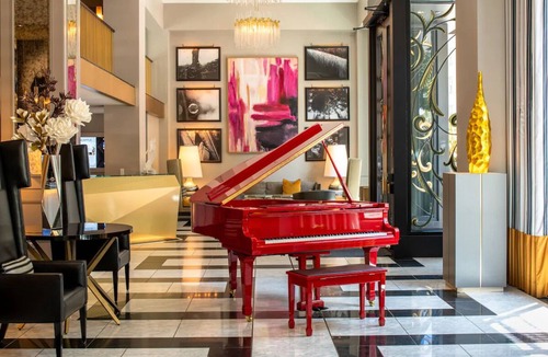 Theater District Hotel | Close to Chinatown | Relaxing Accommodation Perfect for Couple Stay