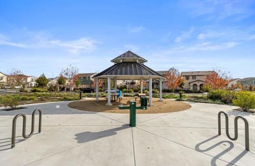 Santa Rosa House | Close to Graton, Sonoma State, Wineries, & Beaches
