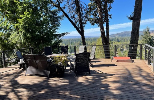 Salem House | Close to Minto Brown Park and Downtown Salem