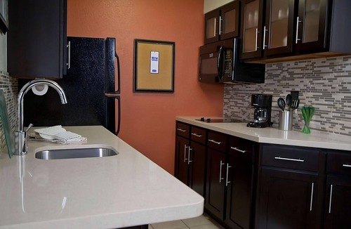 San Bruno Hotel | Close to San Francisco Zoo! 2 Spacious Units, Free Breakfast, Pool, Pet-friendly