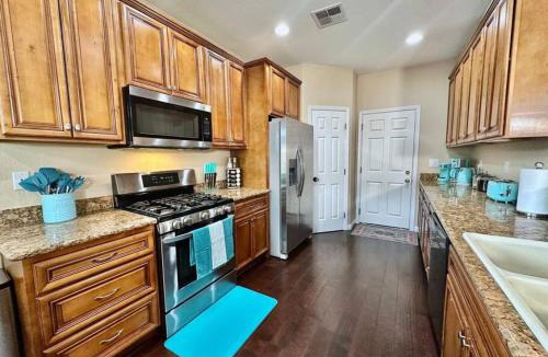 North Natomas House | Close to SMF-Comfortable King Mattress-Garage Park
