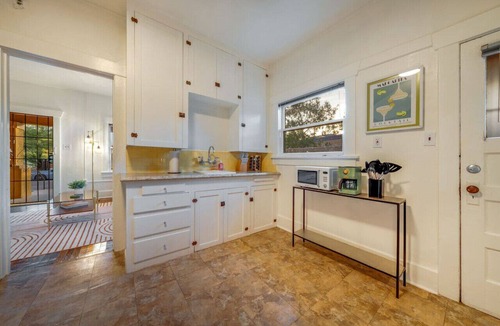 Feldman's House | Close to UofA/1 BR 1 BA/Unique/Patio & Porch