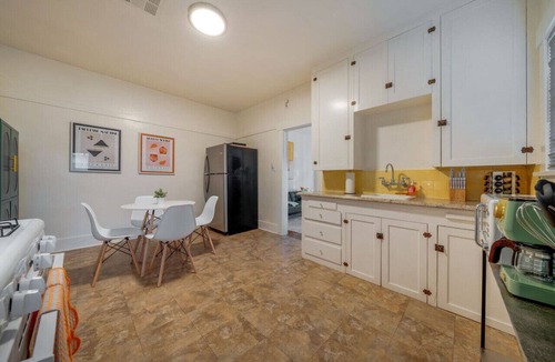Feldman's House | Close to UofA/1 BR 1 BA/Unique/Patio & Porch
