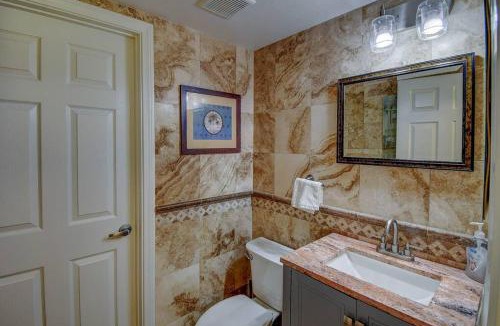 Hermosa Village Apartment | Closest Walk Across Street To Disneyland Full Kitchen Free Laundry Free Parking Pool & Spa