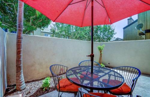 Hermosa Village Apartment | Closest Walk Across Street To Disneyland Full Kitchen Free Laundry Free Parking Pool & Spa