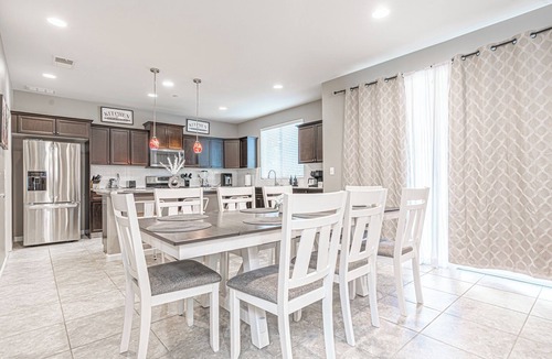 Raisin House | Clovis Gem – 4BR, 3.5 Bath