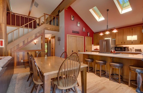 Lake Forest House | Club 151 By Tahoe Getaways - Dollar Point 4BR w Yard, Hot Tub & Dog Ok!