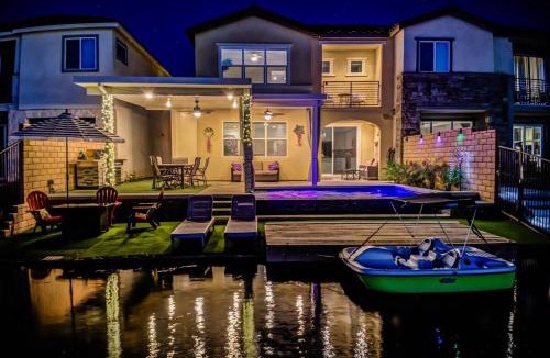 Terra Lago House | Coachella Valley Lakeside Villa with Unbeatable Views