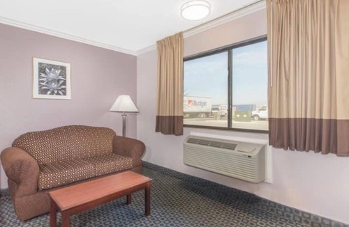 Indio Hotel | Coachella Weekend Hotel Room – Days Inn Indio – Sleeps 2 – Apr 9–11th.