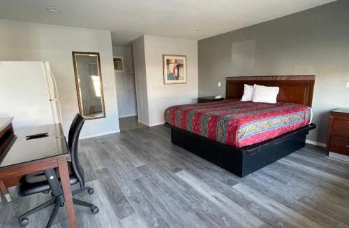 Hemet Hotel | CoachLight Motel