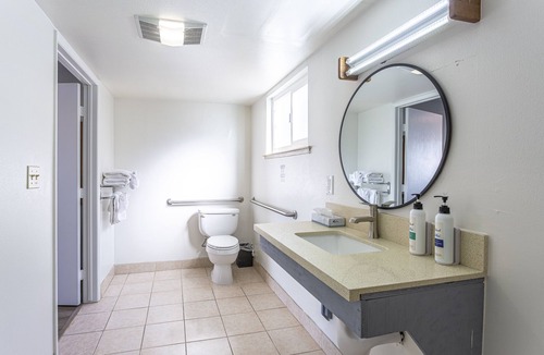 Morro Bay Hotel | Coastal Breeze Inn