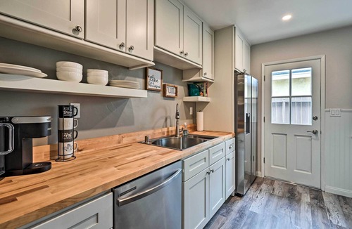 East Side Capistrano House | Coastal Cottage: Walk to Oceanside Harbor!