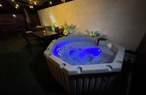 Lincoln Acres House | Coastal Modern Lodge Game Room/Jacuzzi 8 Beds