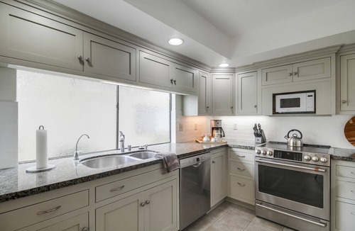 Solana Beach Villa | Coastal Townhouse - Close to Everything!