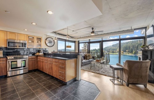 Coeur d'Alene Condo | Coeur d’Alene Luxury Waterfront Condo - Dates now available in July!