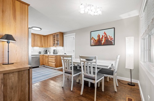 Newberg House | Coffey Lane - Wine Country Retreat with King Beds and a Gym