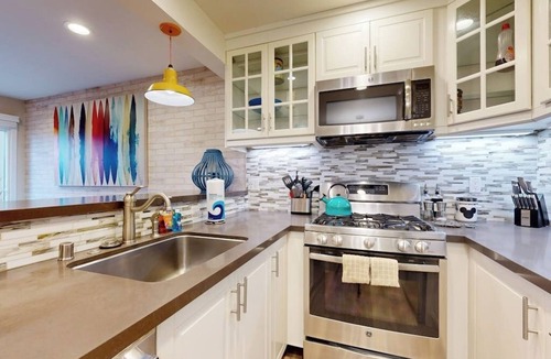 Hermosa Village Condo | Colorful & contemporary condo with patio & washer/dryer - watch the fireworks