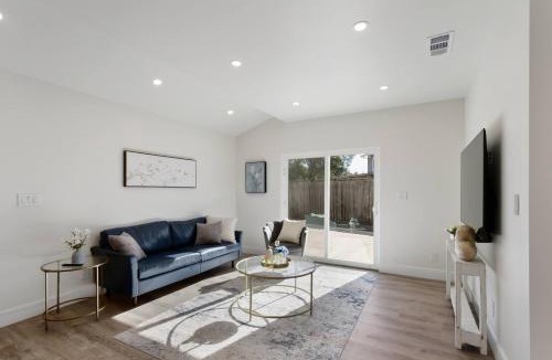 West Davis Manor House | Colusa Residence: 4BR 3BA near UC Davis