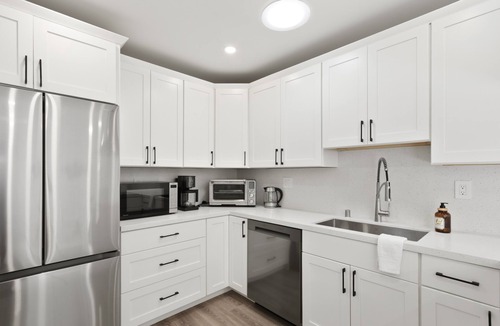 West Davis Manor House | Colusa Residence: 4BR 3BA near UC Davis