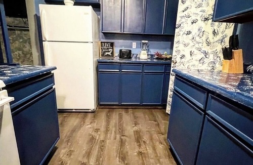 Paradise House | Come enjoy a nice relaxing 3 bedroom home, 10 minutes from the Strip~
