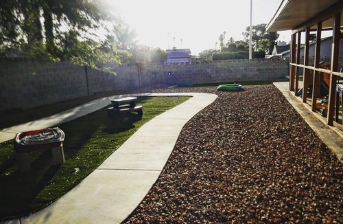 Paradise House | Come enjoy a nice relaxing 3 bedroom home, 10 minutes from the Strip~