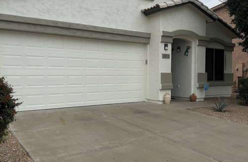 San Tan Valley House | Come relax on the covered patio with your favorite beverage and enjoy Santan.